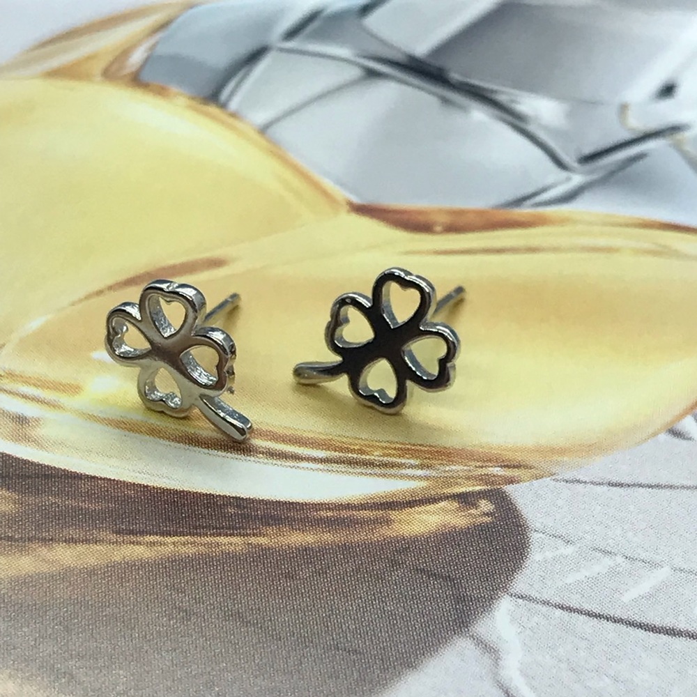 🌟 Sterling Silver 925 Clover Stud - Picture 5 of 6